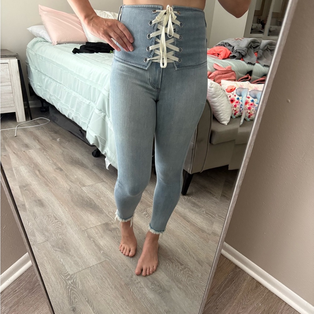 Express Blue Cropped Ankle Jeans with Modern Distressing